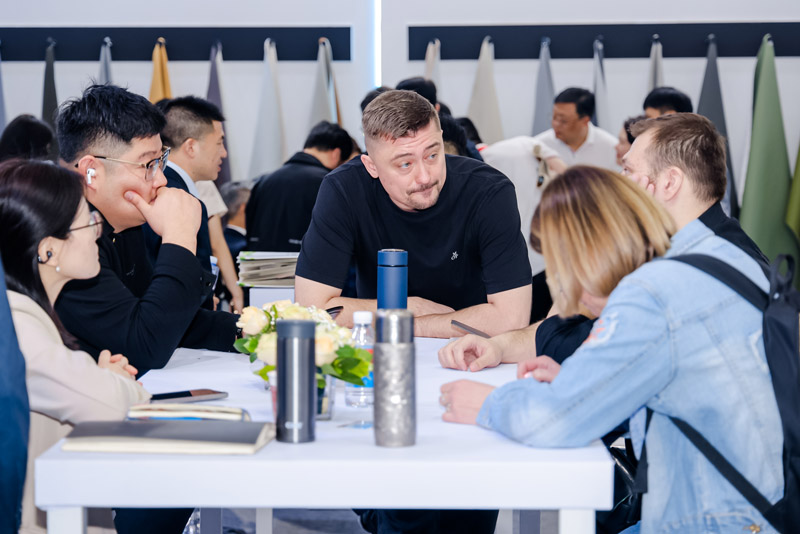 How AI and Big Data Reshape Global Online B2B Furniture Sourcing