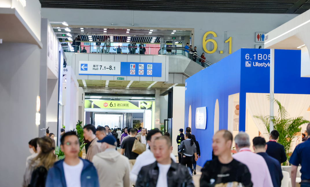 14 Robust Barstool Manufacturers Shine at CIFF Public Commercial Space Exhibition