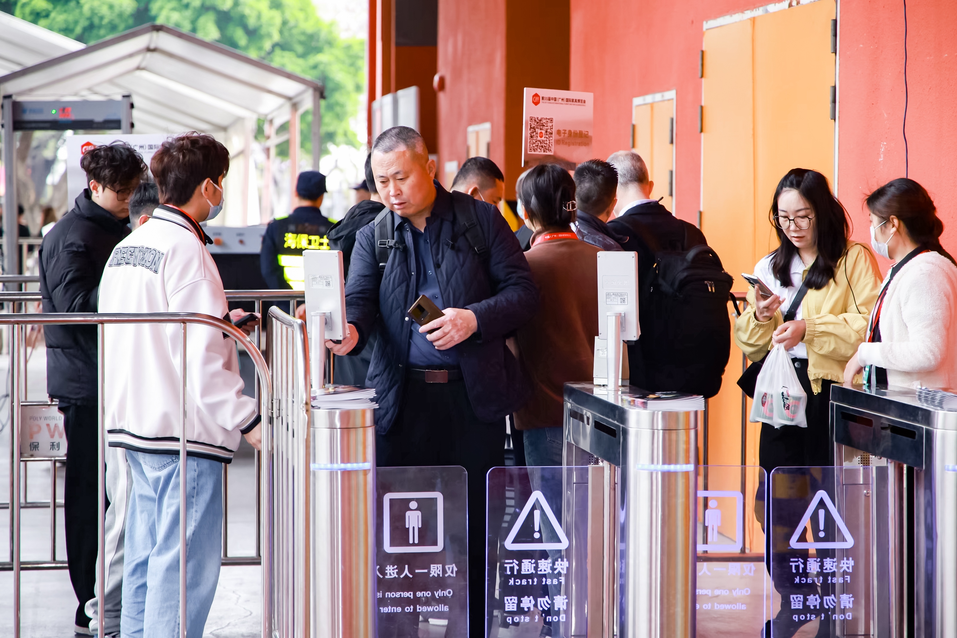 Manufacturers of High-Quality Solid Wood and Steel Wardrobes in China